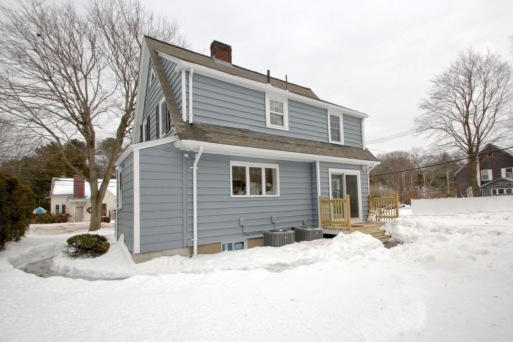 25 Cleveland Road Wellesley, MA 02481 - Photo 23 of 24 a backyard of a house