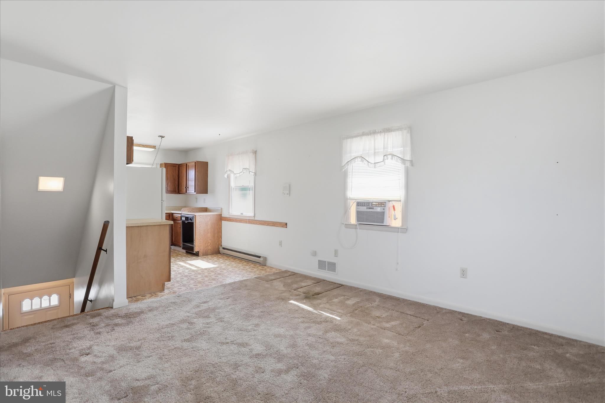 11728 White Hall Road Smithsburg, MD 21783 - Photo 29 of 66 Living room