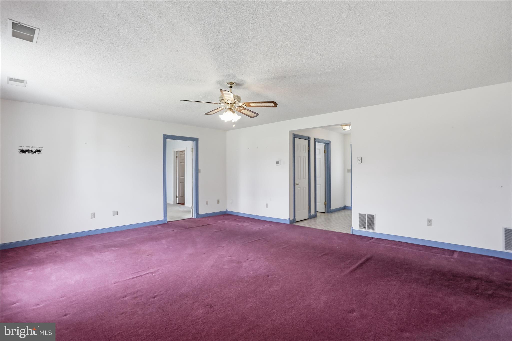 11728 White Hall Road Smithsburg, MD 21783 - Photo 5 of 66 Living room