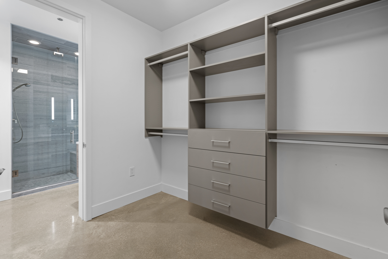 900 West Washington Boulevard, Unit 402 Chicago, IL 60607 - Photo 25 of 37