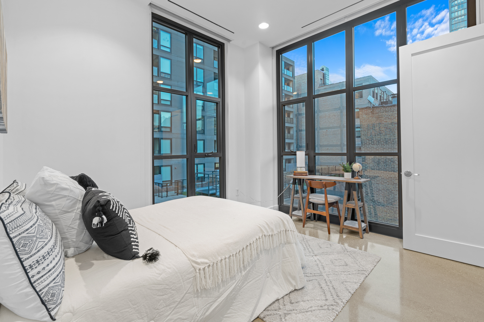 900 West Washington Boulevard, Unit 402 Chicago, IL 60607 - Photo 29 of 37