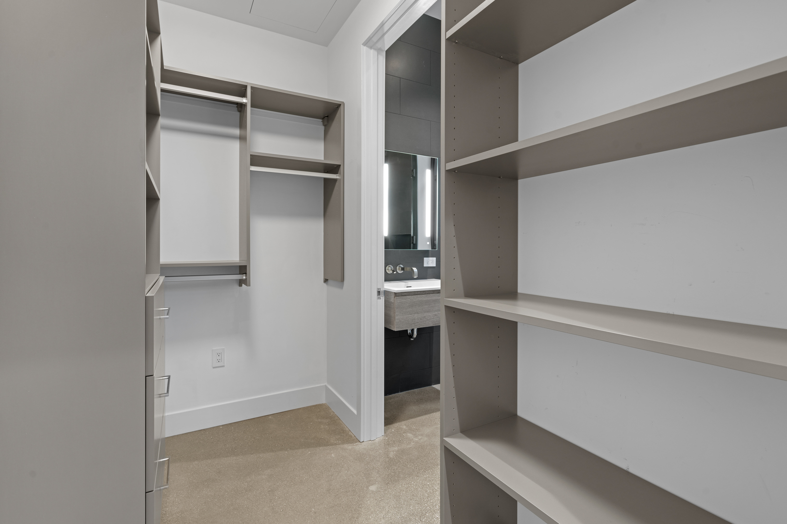 900 West Washington Boulevard, Unit 402 Chicago, IL 60607 - Photo 31 of 37