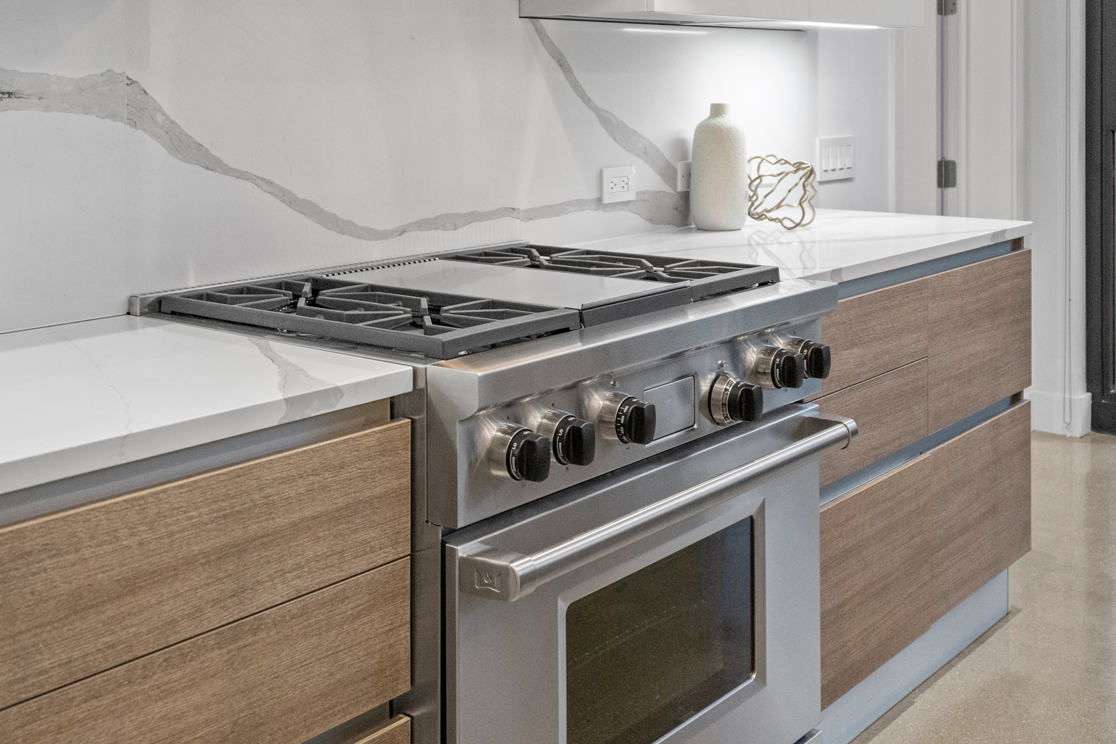 900 West Washington Boulevard, Unit 402 Chicago, IL 60607 - Photo 4 of 37