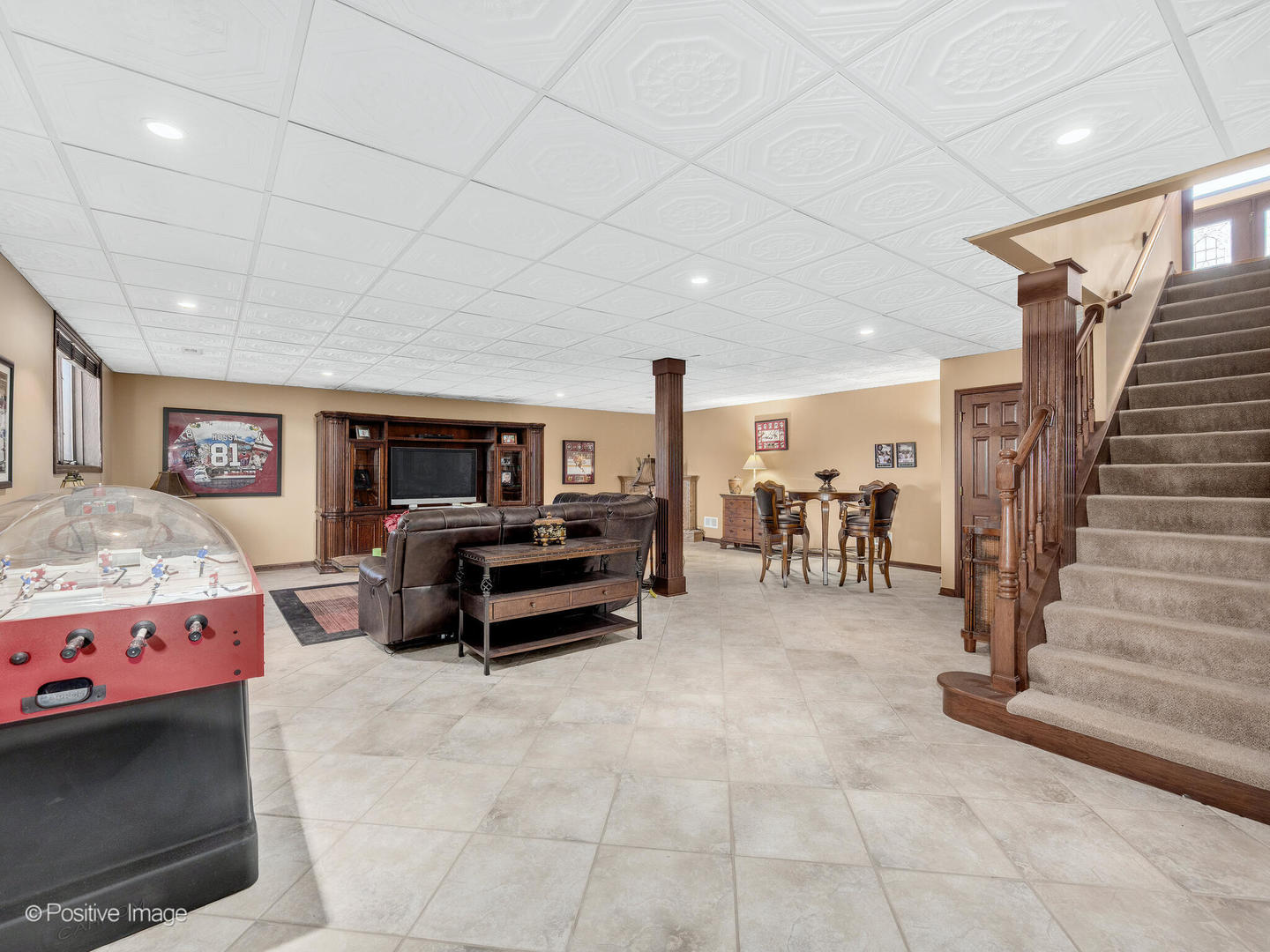 1306 Chauser Lane Woodridge, IL 60517 - Photo 28 of 40 a living room with furniture and a table