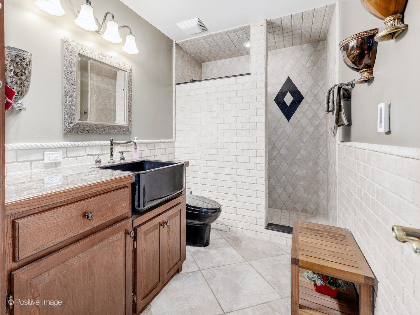 1306 Chauser Lane Woodridge, IL 60517 - Photo 33 of 40 a bathroom with a sink and a mirror