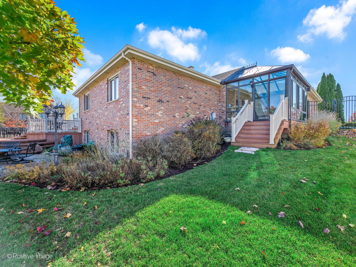 1306 Chauser Lane Woodridge, IL 60517 - Photo 40 of 40 a front view of a house with garden