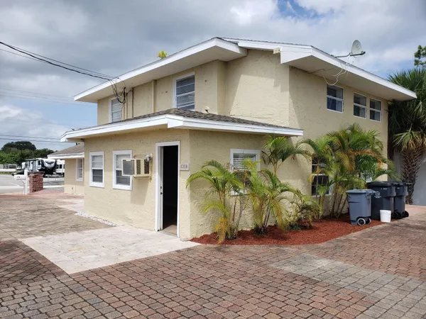 $1,250 | 1011 South Hopkins Avenue, Unit C, Titusville, FL 32780