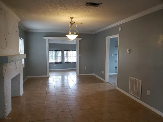 a view of a window in an empty room