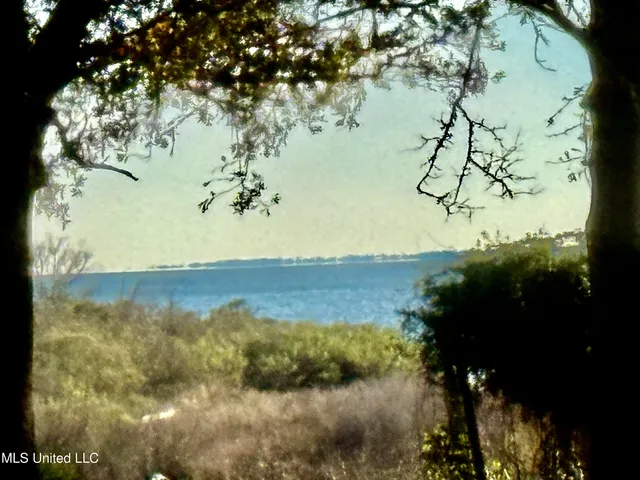 $270,000 | 1517 Oak Leaf Circle, Gautier, MS 39553