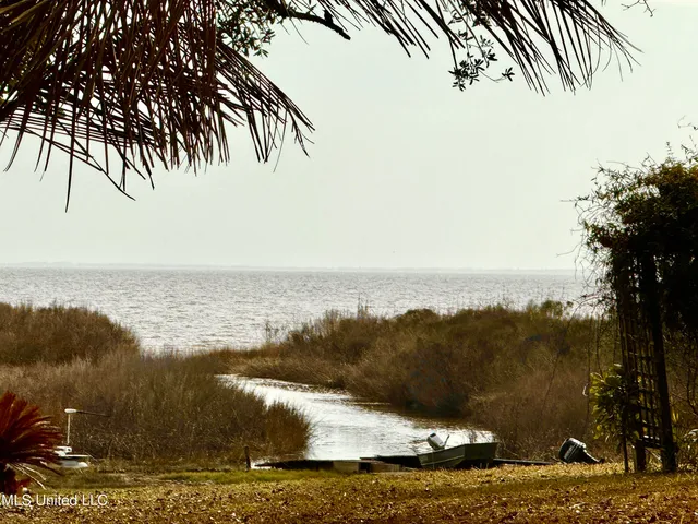 $270,000 | 1517 Oak Leaf Circle, Gautier, MS 39553