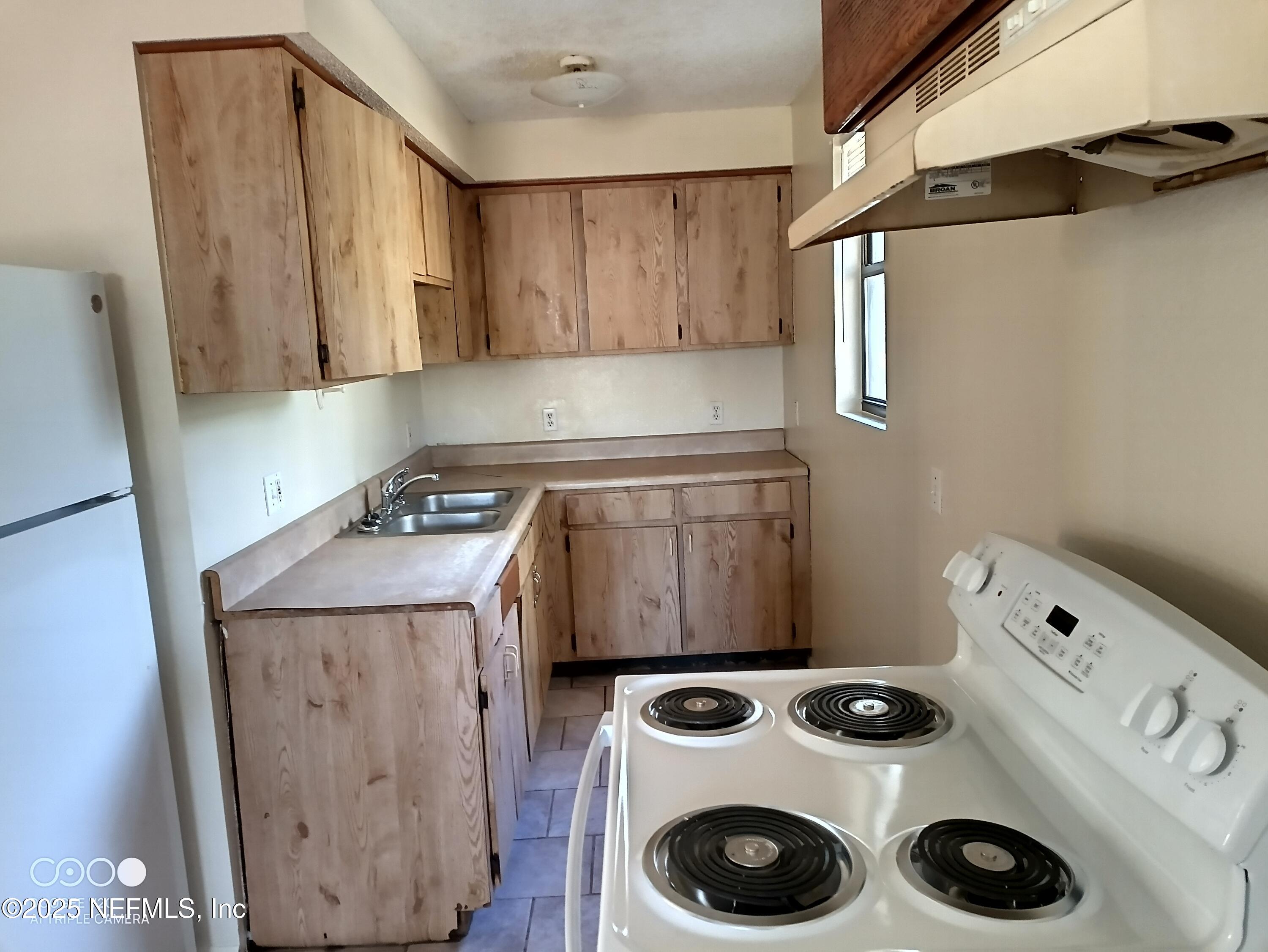 13926 Sanderson Circle Sanderson, FL 32087 - Photo 4 of 12 a utility room with dryer and washer