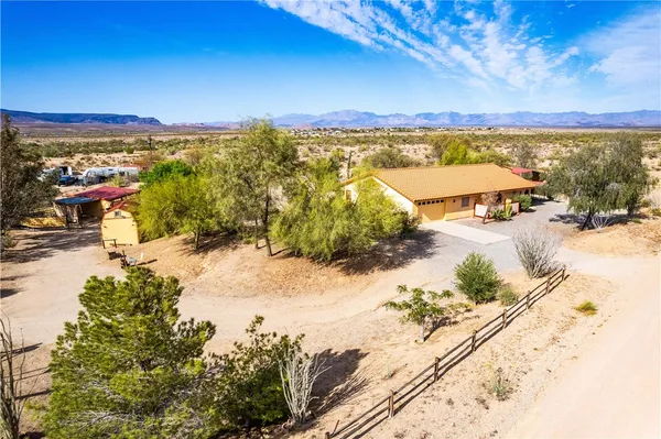 $385,000 | 16722 Lawton Road, Yucca, AZ 86438