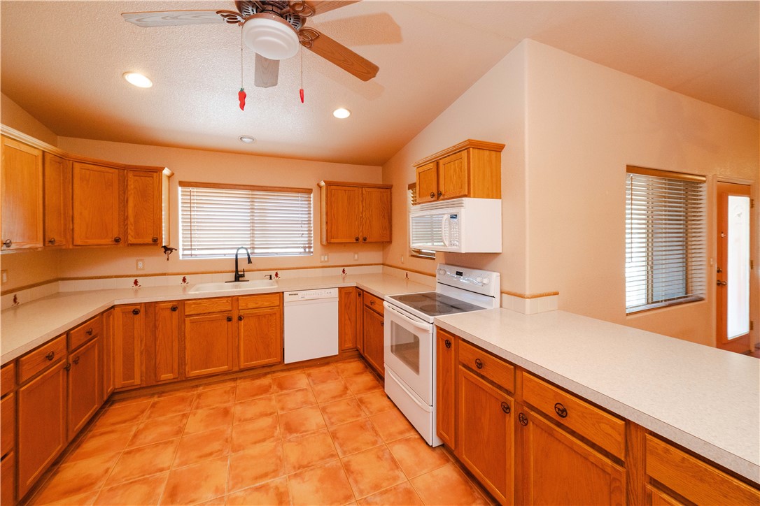 16722 Lawton Road Yucca, AZ 86438 - Photo 11 of 76 Kitchen