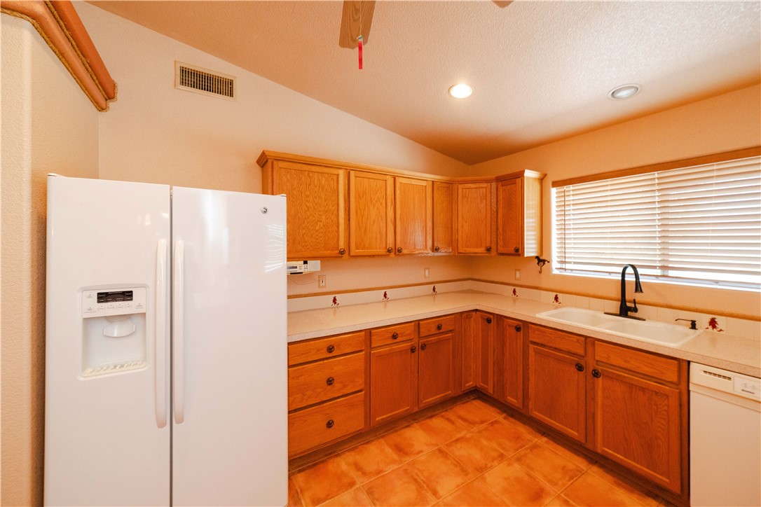 16722 Lawton Road Yucca, AZ 86438 - Photo 12 of 76 Kitchen