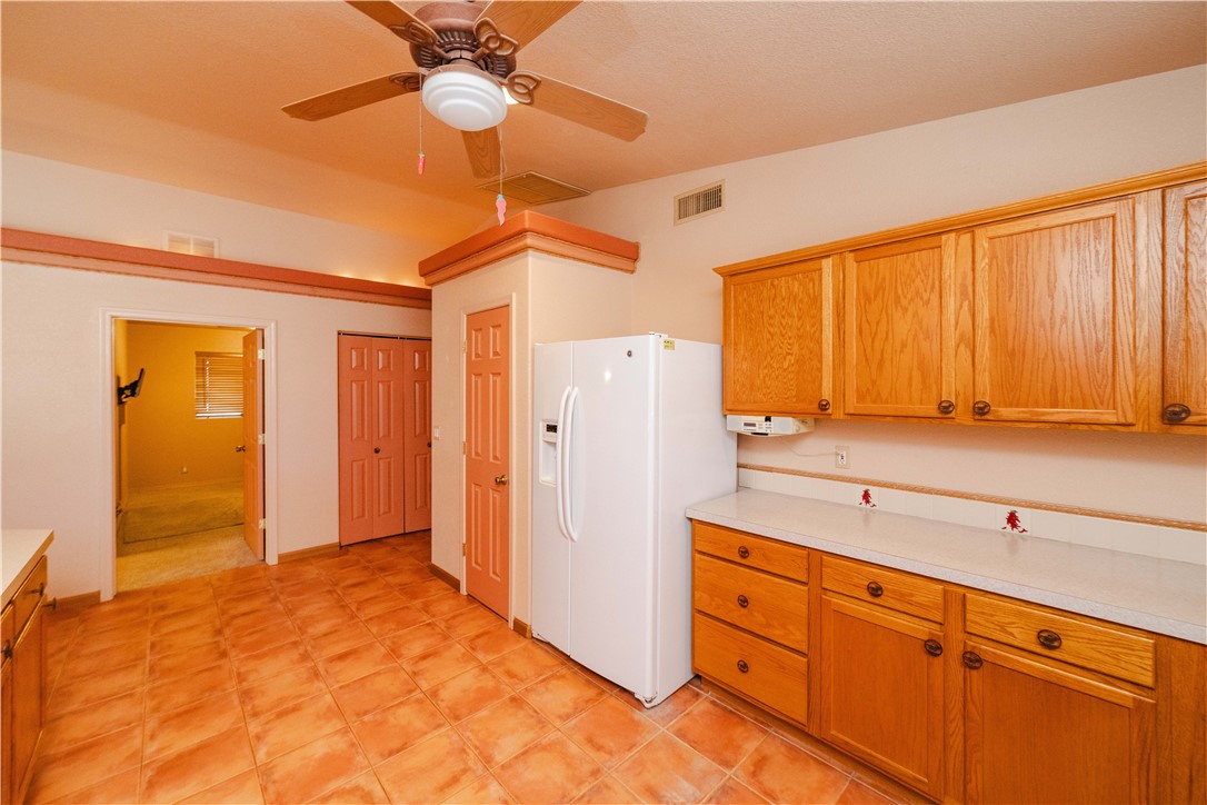16722 Lawton Road Yucca, AZ 86438 - Photo 13 of 76 Kitchen
