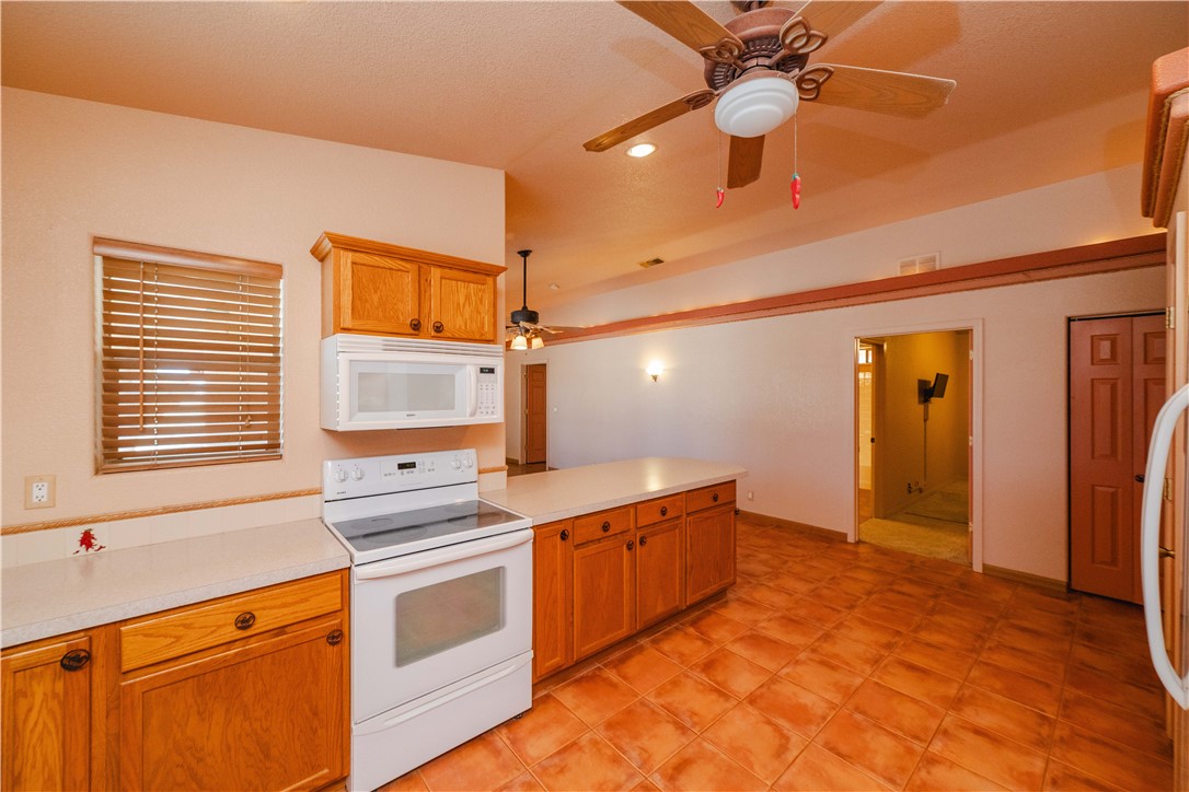16722 Lawton Road Yucca, AZ 86438 - Photo 14 of 76 Kitchen