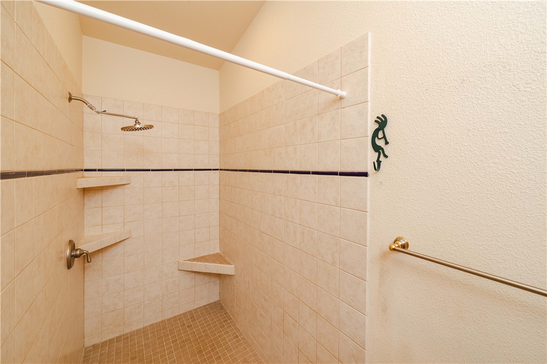 16722 Lawton Road Yucca, AZ 86438 - Photo 21 of 76 Bathroom