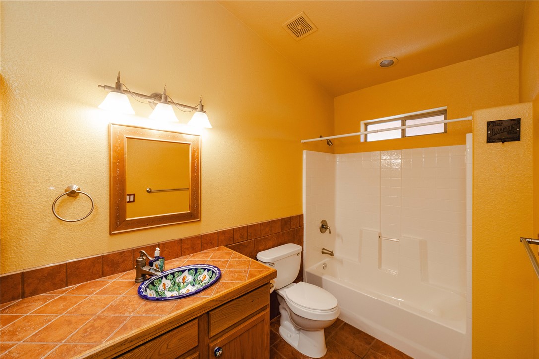 16722 Lawton Road Yucca, AZ 86438 - Photo 25 of 76 Bathroom