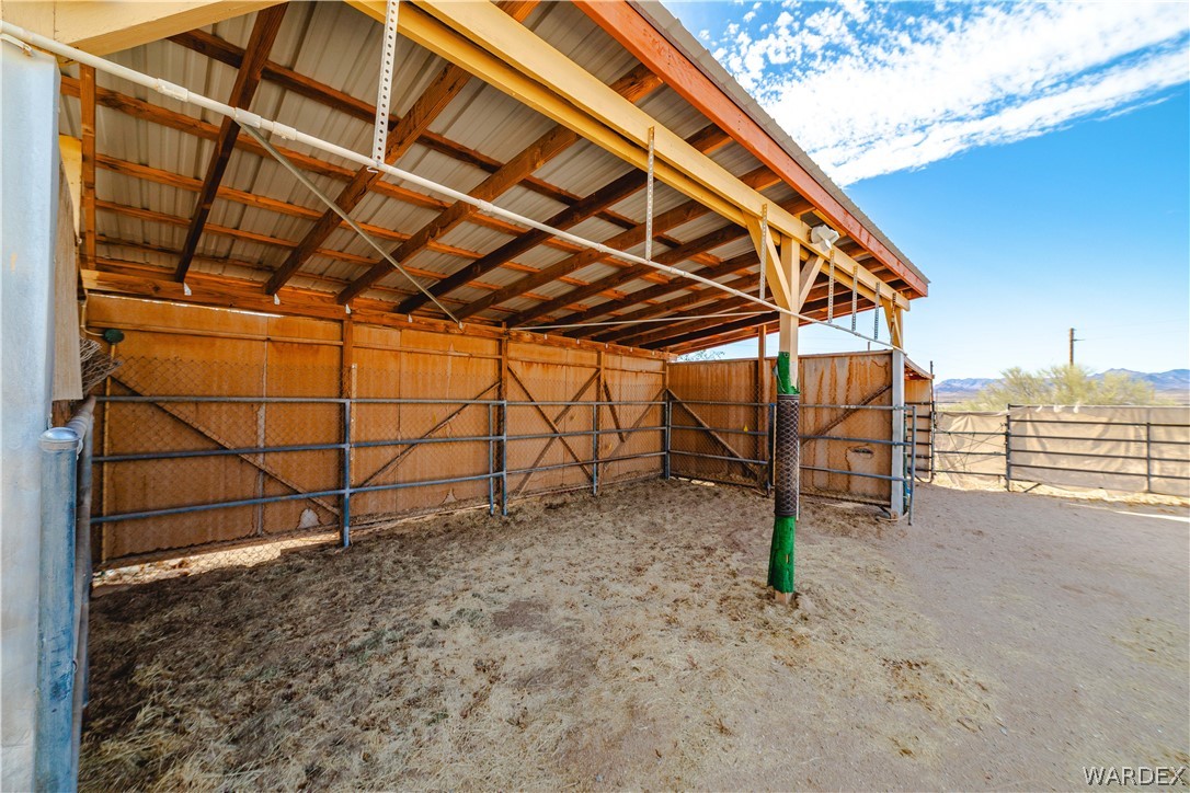 16722 Lawton Road Yucca, AZ 86438 - Photo 35 of 76 Stable