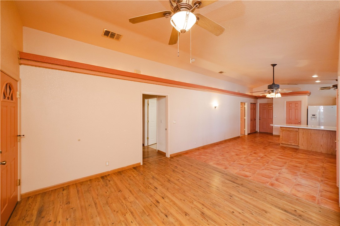 16722 Lawton Road Yucca, AZ 86438 - Photo 4 of 76 Living Room