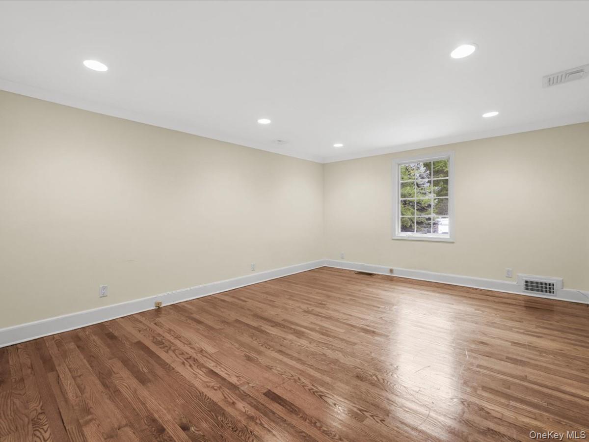 2 Amherst Road Great Neck, NY 11021 - Photo 25 of 45 Gallery Image 25