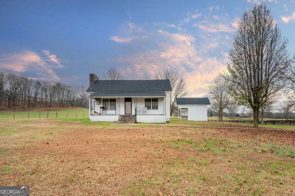 626 Greenbush Road LaFayette, GA 30728 - Photo 3 of 53 a front view of a house with a yard