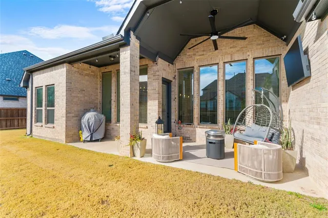 a house view with a outdoor space