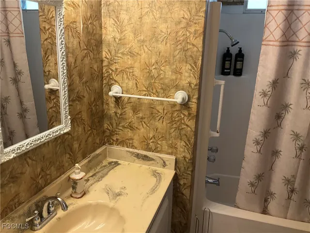 $3,400 | 566 Hogan Drive, North Fort Myers, FL 33903