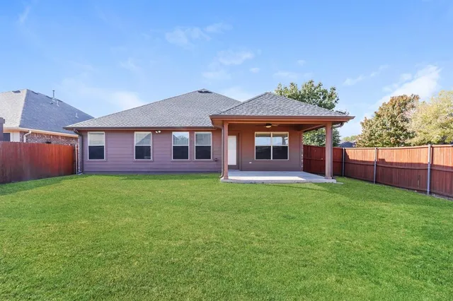 $1,800 | 601 Rising Creek Drive, Little Elm, TX 75068