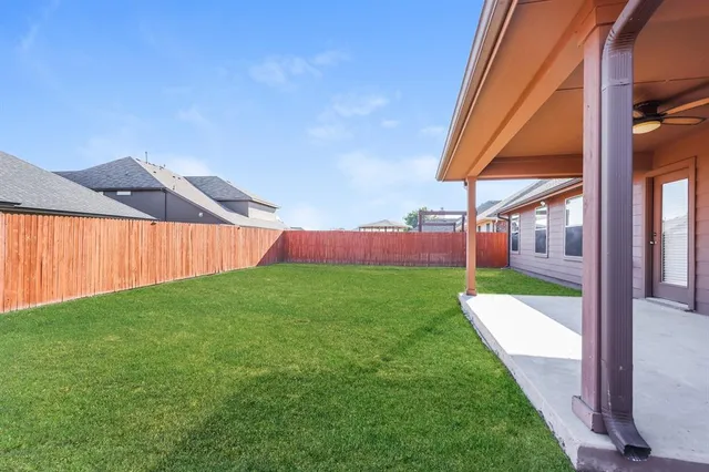 $1,800 | 601 Rising Creek Drive, Little Elm, TX 75068