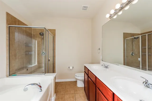 $1,800 | 601 Rising Creek Drive, Little Elm, TX 75068