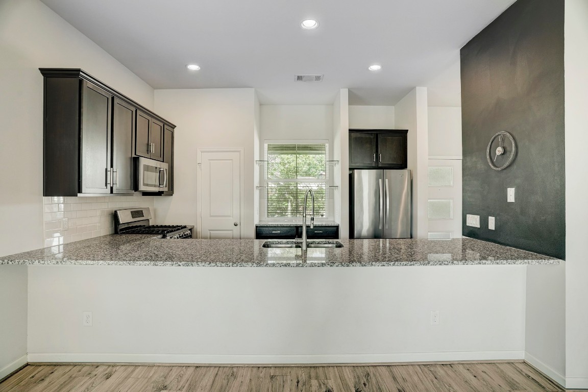 3413 Omega Street Houston, TX 77022 - Photo 4 of 12