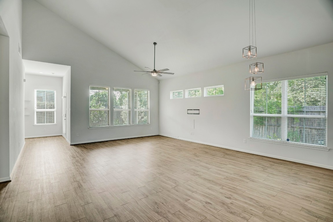 3413 Omega Street Houston, TX 77022 - Photo 7 of 12