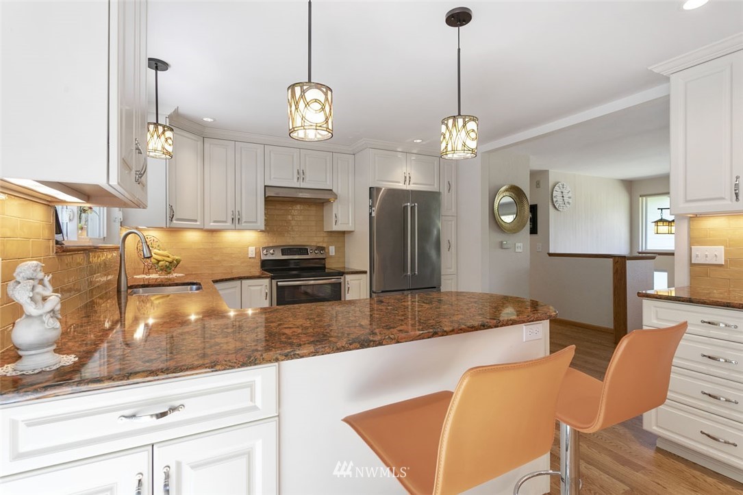 17646 122nd Place Southeast Renton, WA 98058 - Photo 8 of 25