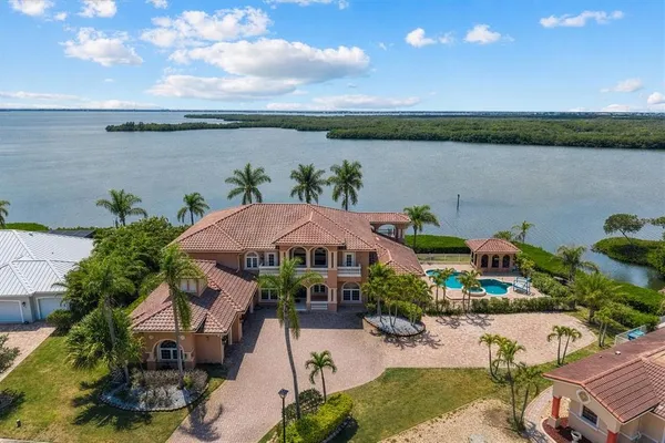 $3,100,000 | 7 Cove View Court, Cocoa Beach, FL 32931