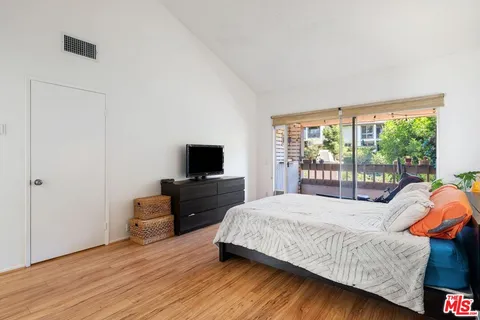 $1,125,000 | 17084 Palisades Circle, Pacific Palisades, CA 90272