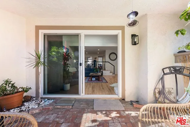a view of entryway front of house