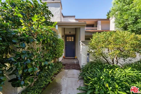 $1,125,000 | 17084 Palisades Circle, Pacific Palisades, CA 90272