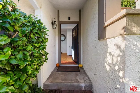 $1,125,000 | 17084 Palisades Circle, Pacific Palisades, CA 90272