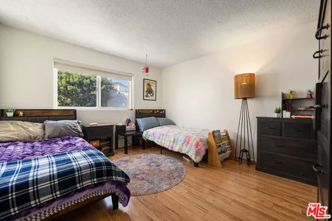 $1,125,000 | 17084 Palisades Circle, Pacific Palisades, CA 90272