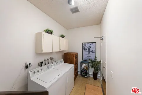 $1,125,000 | 17084 Palisades Circle, Pacific Palisades, CA 90272