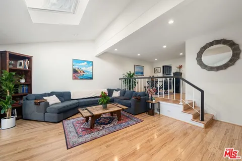 $1,125,000 | 17084 Palisades Circle, Pacific Palisades, CA 90272