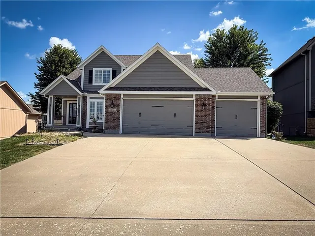 $445,000 | 1517 Johnston Drive, Raymore, MO 64083