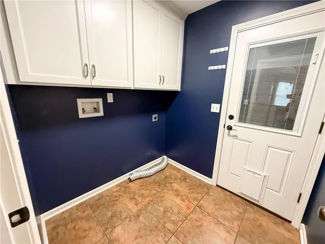 $440,000 | 1517 Johnston Drive, Raymore, MO 64083