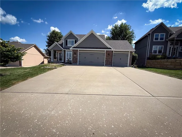 $440,000 | 1517 Johnston Drive, Raymore, MO 64083