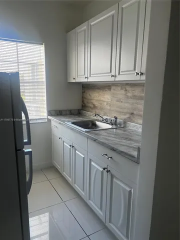 $2,500 | 1608 Drexel Avenue, Unit 18, Miami Beach, FL 33139