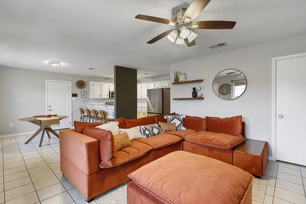 $2,100 | 5725 Ventura Lane, Corpus Christi, TX 78417