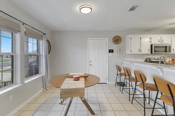 $2,100 | 5725 Ventura Lane, Corpus Christi, TX 78417