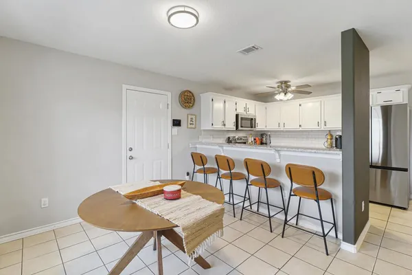 $2,100 | 5725 Ventura Lane, Corpus Christi, TX 78417