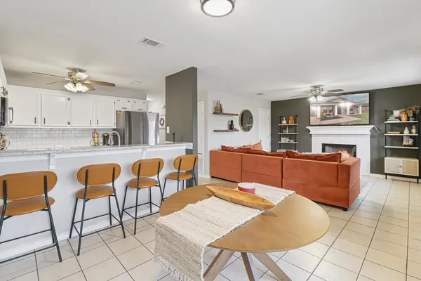 $2,100 | 5725 Ventura Lane, Corpus Christi, TX 78417
